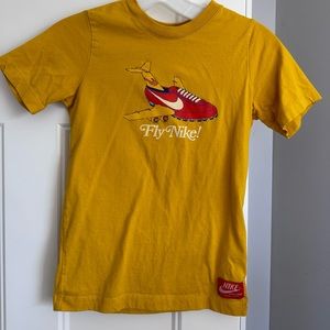 Nike boys shirt like new
